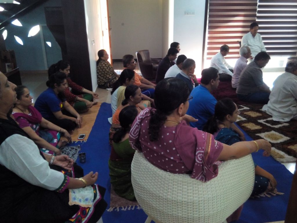 A PranDhyan seminar group during Kundalini Chakra Yoga practice